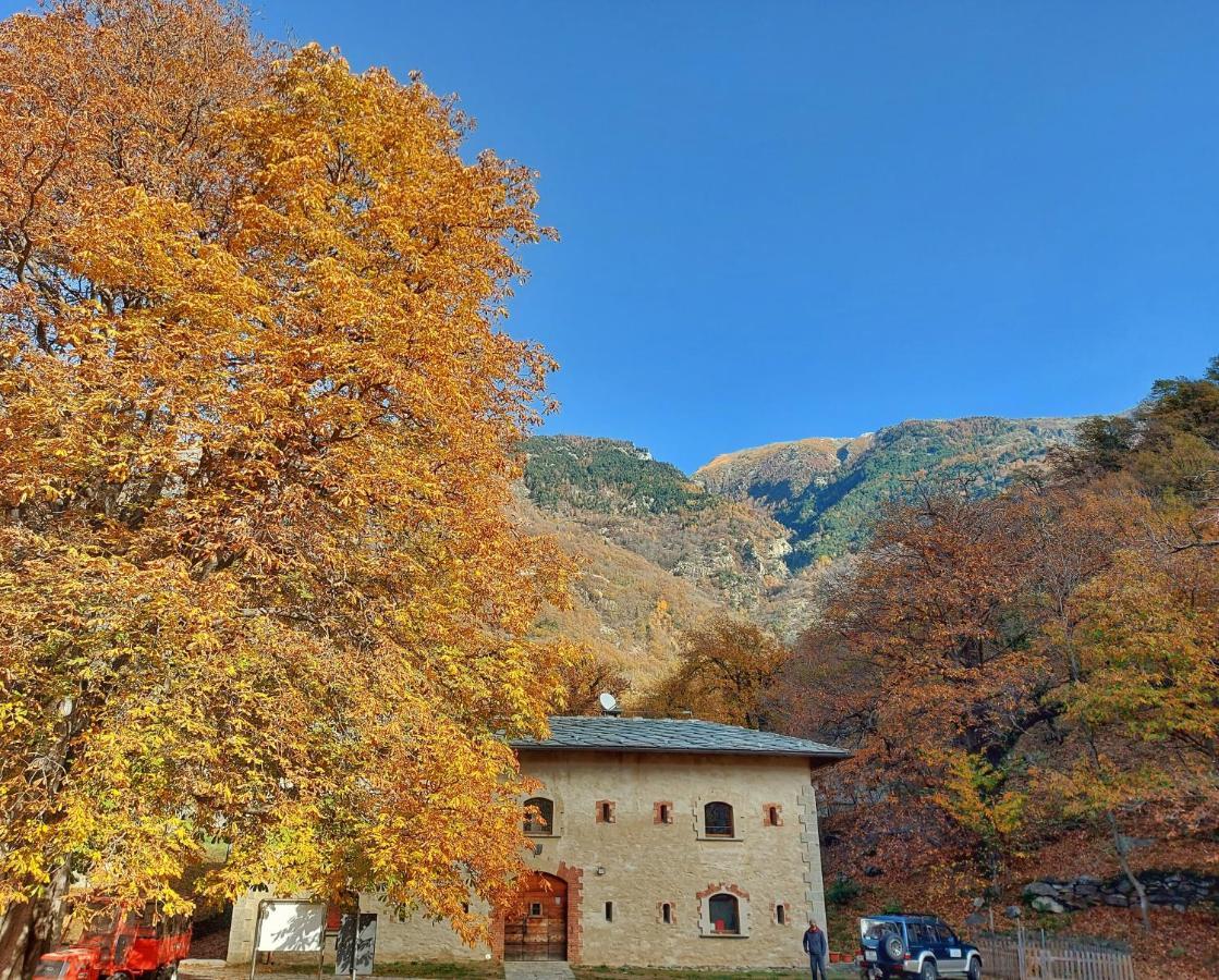 Forte Di Machaby Hostel Arnad Exterior photo