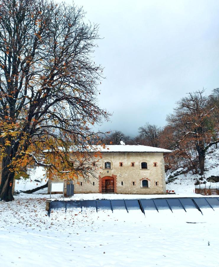 Forte Di Machaby Hostel Arnad Exterior photo